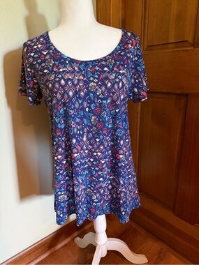 Women’s LuLaRoe Navy Blue Short-Sleeve Printed Tunic Top